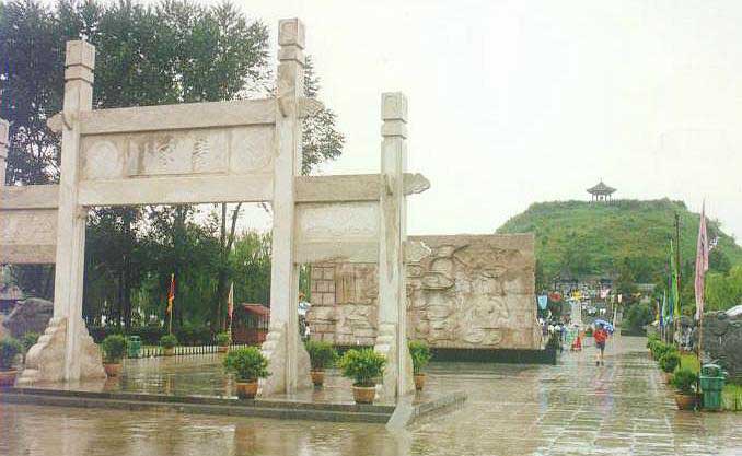 Zhaojun Tomb: 
Inner Mongolia - Hohhot; 
Travel in Hohhot, Inner Mongolia 