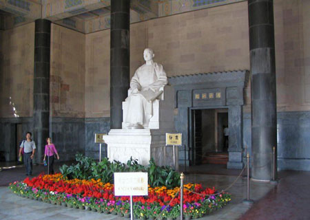 Mausoleum of Dr. Sun Yat-Sen: 
Jiangsu - Nanjing; 
Travel in Nanjing, Jiangsu 
